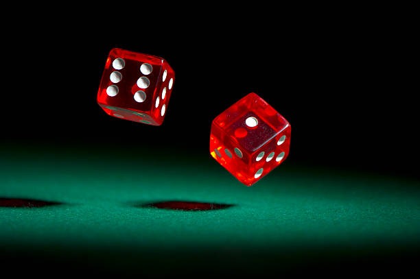 Card history and shoe tracker showing recent baccarat round results