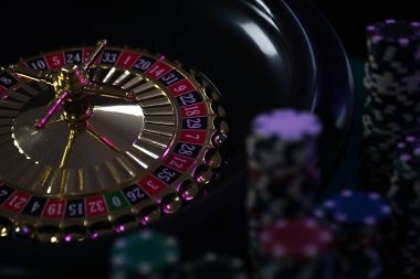 dhalsim live-dealer table interface with multiple players